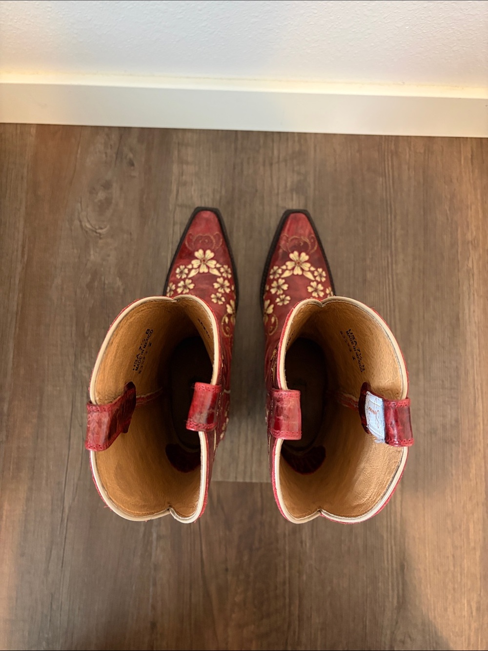Beautiful floral embroidered deep red Shyanne cowgirl/cowboy boots - Picture 7 of 13